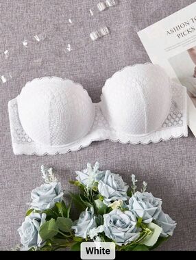 NEW Plus Floral Lace Bandeau Bra With Detachable Strap Lingerie SIZE: 2XL/ 44D